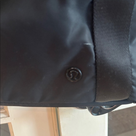 Black lululemon gym (or anything else) bag! Tons of pockets ! Men or women - Picture 9 of 9